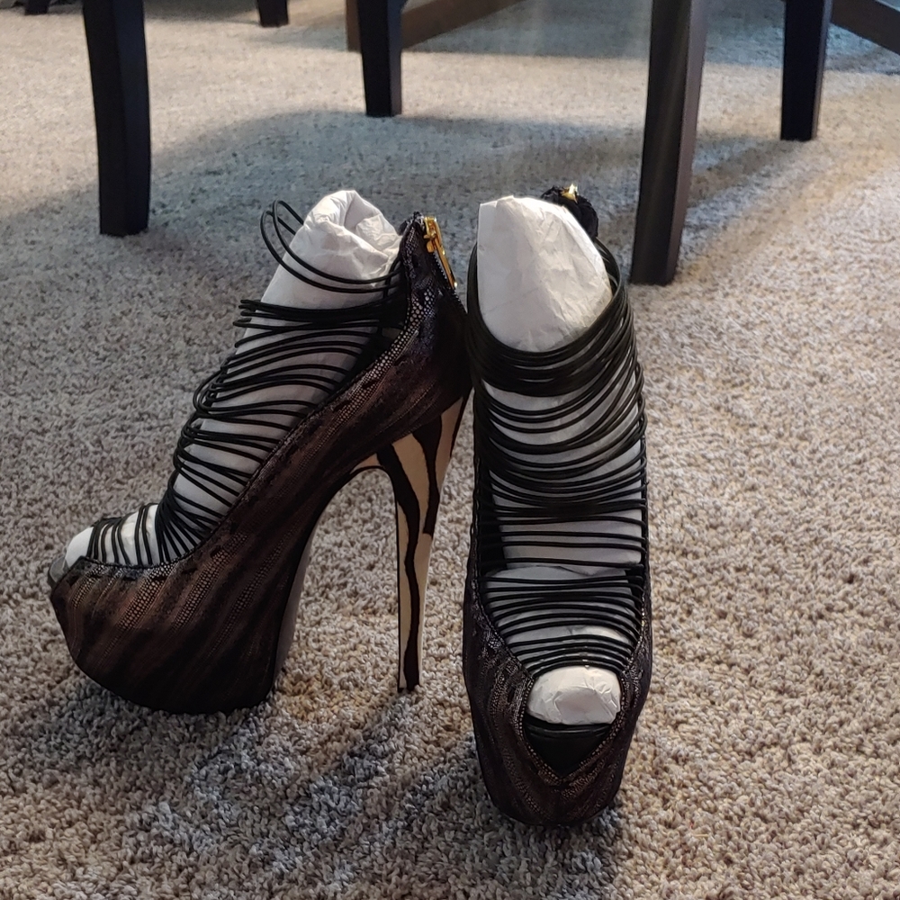 High Heels - Picture 1 of 1